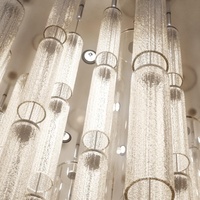 Grand et rare lustre d'escalier de 9.6 mètres de Murano sur mesure pour projet d'hôtel entrée à haut plafond