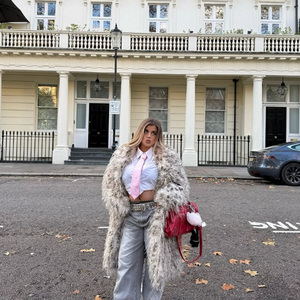 Özel Tasarım Lüks Uzun Kürklü Büyük Beden Şık Kışlık Sıcak Bol Rüzgar Geçirmez Günlük Suni Kürklü Isıtmalı Kadın Polar Ceket - Product Image 4