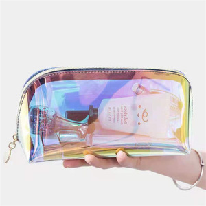 Trousse de maquillage de voyage personnalisée écologique et réutilisable holographique en PVC imperméable à l'eau clair doré avec fermeture à glissière pour la plage - Product Image 5