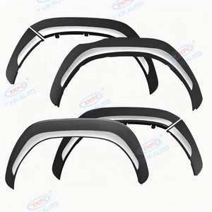 Élargisseurs d'ailes TXR pour <span class=keywords><strong>Toyota</strong></span> Hilux 2015-2020, noirs avec design chromé, accessoires auto - Product Image 3