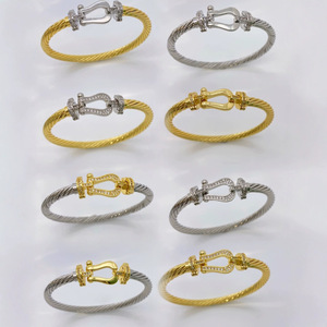 패션 뱅글 인기 프레드 말발굽 자석 버클 스테인리스 스틸 와이어 팔찌 유광 레터링 U자형 - Product Image 2