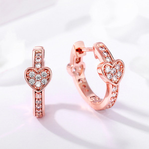 Orecchini a Cerchio a Forma di Cuore in Cristallo per Donne, Stile Huggie Dolce e Trendy, Accessori per Uso Quotidiano - Product Image 1