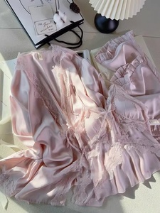 Ensemble de pyjamas en satin brodé personnalisé, basique, régulier, 3 pièces, pyjamas en soie de luxe pour femmes, pyjamas blancs pour femmes, ensembles de vêtements de nuit en satin - Product Image 3