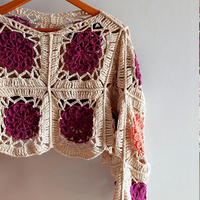 Haut en tricot moderne et léger pour femme, avec manches ballon ajourées au crochet, style pull ou chemisier