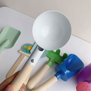 Juego de Nueve Piezas de Juguetes de Playa para Niños, Multiusos, para Exteriores, Incluye Pala de Arena de Madera y Artículos de Plástico, Juego al Aire Libre - Product Image 3