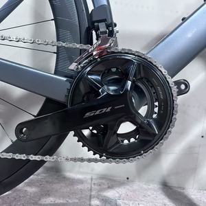 Bicicleta Aero de Fibra de Carbono de Grado Profesional para Carreras 700C - <span class=keywords><strong>Shimano</strong></span> 105 DI2 con Frenos de Disco Hidráulicos |   Versión opcional para carretera/TT |   Se Acepta OEM - Product Image 6