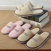 Pantoufles jetables en polaire corail de haute qualité, confortables, à bout fermé, pour hôtels, avec logo personnalisé, vente en gros