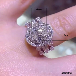Anello in cristallo a forma ovale per donna, accessori minimalisti ed eleganti per la moda quotidiana e per le feste - Product Image 5