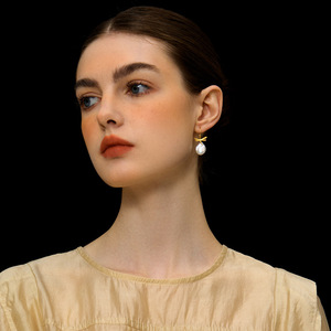 Pendientes de Perlas Pequeños de Estilo Retro Literario Francés para Mujer, Aspecto Original, Plata de Ley, Libélula, Estilo Barroco - Product Image 3
