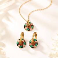 Juego de Joyería Floral de Acero Inoxidable Dorado con Esmalte, Collar con Colgante de Flor y Pendientes de Aro, Hipoalergénico, Regalo OEM