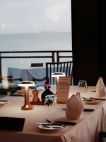Lampe de table LED portable en gros, tactile et à intensité variable, veilleuse en métal rechargeable, idéale pour la décoration d'événements, restaurants, hôtels et mariages