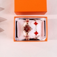 Valentijnsdag cadeau: luxe set van roestvrijstalen horloge en armband in een luxueus ontworpen cadeauverpakking voor vriendin/moeder.