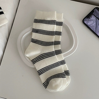 Chaussettes Rayées Minimalistes en Coton Léger Antidérapantes de Haute Qualité Style Instagram Respirantes Confortables pour Usage Quotidien – Vente en Gros