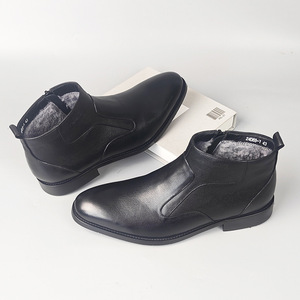Bottes Chelsea pour hommes en cuir véritable, bottines à bout rond, à enfiler, doublure en fourrure isolante, noires, taille 43 - Product Image 4