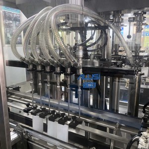 Máquina de llenado de líquidos completamente automática, 8 cabezales, Control PLC, líneas de producción de botellas fijas de acero inoxidable 316L para <span class=keywords><strong>agua</strong></span> de alimentos - Product Image 1
