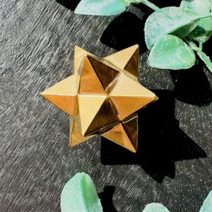 Venta al por Mayor de Tallados de Pirita Natural en Forma de Merkabah para Colección - Product Image 4