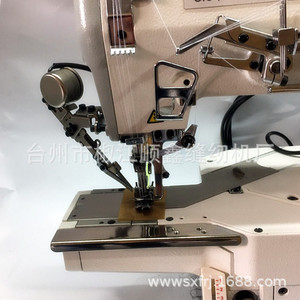 Haute qualité 600 petite tête carrée Machine à coudre automatique à trois aiguilles à cinq fils avec composant <span class=keywords><strong>de</strong></span> noyau <span class=keywords><strong>de</strong></span> moteur utilisé - Product Image 5