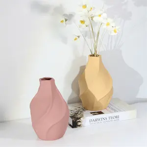 批发便宜的螺旋设计粘土哑光陶瓷北欧兰花花瓶装饰花瓶