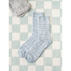 Chaussettes de couchage Monfoot ODM bleues avec imprimé flocon de neige rouge Spandex Taille gratuite Respirantes et durables pour une utilisation professionnelle - Product Image 1