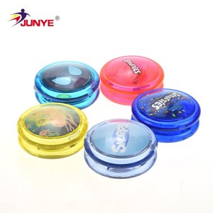 JUNYE Super Yo Yo 5.7cm Juguete de Plástico con Luces Fabricado en China Para Niños de 7-12 Años - Product Image 4