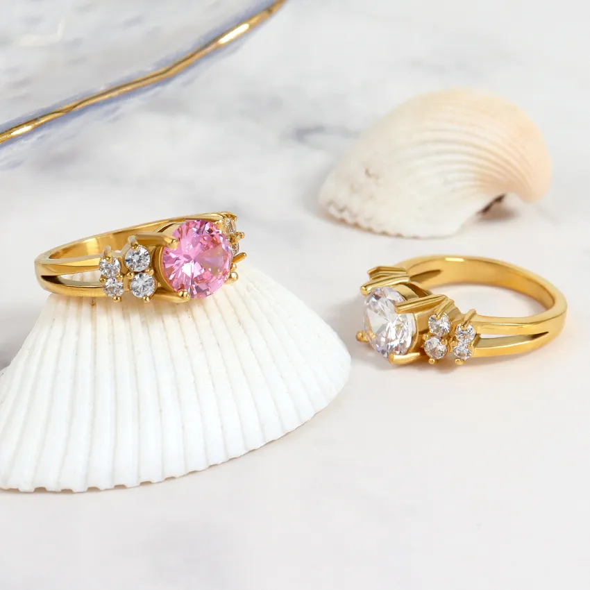 Grandes bagues de luxe en Zircon rose clair plaqué or 18 carats, bijoux au Design Unique en acier inoxydable, bague d'éternité en pierre fine Cz pour femmes