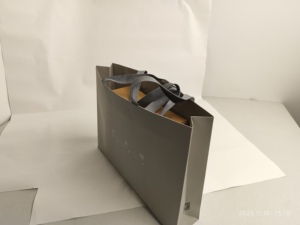 Wholesale <strong>Large</strong> Size Luxury Kraft <strong>Paper</strong> <strong>Bag</strong> Custom <strong>Logo</strong> <strong>Printed</strong> <strong>Paper</strong> for Clothing Packaging - Product Image 5