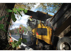 Nieuwe AP555F 13 ton wegwerktuig asfaltfinisher 106KW 4,6M breedte betonwegverhardingsmachine te koop - Product Image 6