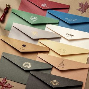 Sobre Ecológico con Logotipo Estampado en Caliente, Recubrimiento UV, para Promociones, con Sobre Negro, Papel Especial Suave al Tacto, Personalizable - Product Image 2