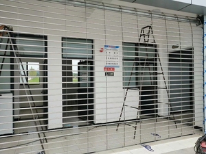 सुरक्षा गार्ड जाल दरवाजा एल्यूमीनियम रोलिंग सुरक्षा ग्रिल - Product Image 4