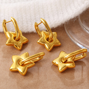 ต่างหูห่วงรูปดาวสีทอง สแตนเลสสตีล ชุบทอง 18K เครื่องประดับแฟชั่นสำหรับทุกวัน โลหะผสมสังกะสี ดีไซน์รูปดาวห้าแฉก - Product Image 1