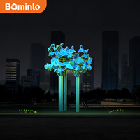 Sculpture d'arbre en acier inoxydable illuminée, au design géométrique à facettes, grande œuvre d'art métallique moderne éclairée pour place nocturne