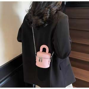 Bolsa transversal femenina de lujo vintage en lona de alta calidad con diseño de cordón y efecto mezclado en colores elegantes. - Product Image 6