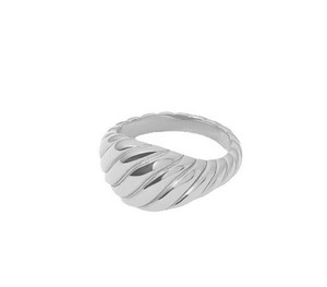 Anillo vintage de acero inoxidable con textura diagonal, chapado en oro de 18k, apilable para mujer, unisex, liso, para uso diario, joyería de moda. - Product Image 1