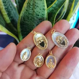 Colgante de circonia cúbica de latón, Micro pavé de concha de mar, dije religioso de la Virgen María, venta al por mayor