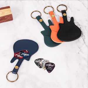 Porta púas de guitarra, llavero de cuero con forma de guitarra para instrumentos de cuerda - Product Image 2