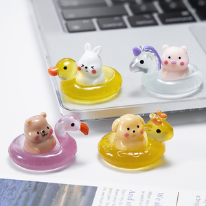 Venta al por mayor: Nuevo set de regalo de bolsas sorpresa <span class=keywords><strong>con</strong></span> animales de resina que brillan en la oscuridad, temática de vacaciones de verano, estilo Coastalcore, coleccionables creativos para <span class=keywords><strong>piscina</strong></span>. - Product Image 3