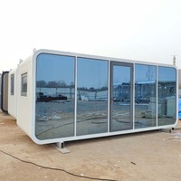 Maison conteneur mobile insonorisée et isolée, type capsule spatiale préfabriquée, personnalisable, portable, directement de l'usine, pour un logement individuel.