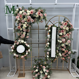Composizione Floreale Artificiale di Alta Qualità per Arco Nuziale, Rose Rosa Antico ed Eucalipto per Decorazioni Matrimoniali - Product Image 1
