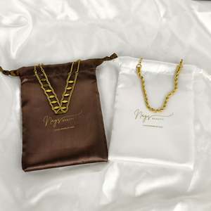 ถุงผ้าซาตินขนาดใหญ่พิมพ์โลโก้ตามสั่ง สำหรับใส่ผม มัดผม ขนตา วิกผม เครื่องประดับ ถุงของขวัญผ้าซาตินคุณภาพสูง - Product Image 2