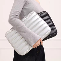 Logo personnalisé Vente en gros Argenté Portable Quilt Ordinateur Portable Housse Sac Couvre Puffy Ordinateur Portable Sac de Rangement avec Fermeture à Glissière