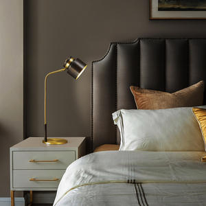 โคมไฟข้างเตียงสไตล์นอร์ดิกทำจากทองแดงทั้งหมด โคมไฟตั้งโต๊ะอ่านหนังสือสไตล์โมเดิร์นเรียบง่าย พร้อมสัมผัสความหรูหราสำหรับตกแต่งห้องนั่งเล่น - Product Image 2