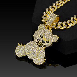 Set <span class=keywords><strong>Collana</strong></span> Hip Hop Unisex con Ciondolo Orsetto Malvagio Placcato Oro Trendy Iced Out e Catena Cuban Link, Design Orso Violento Scuro - Product Image 2