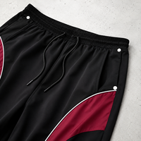 Survêtement de jogging en nylon réfléchissant avec logo personnalisé OEM, coupe-vent pour homme, ensemble en nylon avec bandes blanches pour homme
