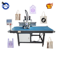 La máquina de serigrafía totalmente automática más popular con cinta transportadora se utiliza para bolsas de ropa