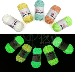 100% Polyester lumineux lueur dans le noir Crochet <span class=keywords><strong>fil</strong></span> à tricoter <span class=keywords><strong>fil</strong></span> à tricoter à la main, crochet et artisanat <span class=keywords><strong>pour</strong></span> Noël <span class=keywords><strong>Amigurumi</strong></span> - Product Image 3