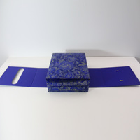 Boîte-cadeau en forme de valise gaufrée UV recyclable haut de gamme personnalisée boîte rigide en carton de papier de spécialité à rabat magnétique poignée en cuir