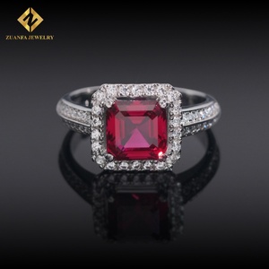 Anillo de Moda de Plata de Ley 925 con Diamante Rojo Corte Esmeralda VVS, Anillo de Bodas para Mujer - Product Image 2