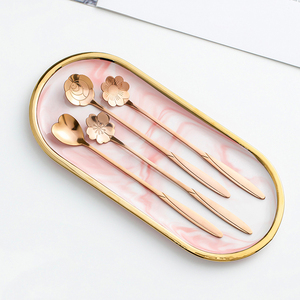Cuillère à mélange de thé et de crème glacée en acier inoxydable, cuillère à Long manche en forme de fleur pour Souvenirs de mariage <span class=keywords><strong>cadeaux</strong></span> <span class=keywords><strong>d</strong></span>'invités - Product Image 1