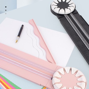 Coupe-papier à roulettes 12 en 1 avec mesures, outil artisanal multifonctionnel coulissant pour le scrapbooking et la découpe de photos - Product Image 2