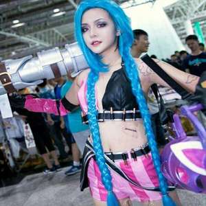 Perruque de cosplay de haute qualité Ainizi China Wigs Vendor pour le champion <span class=keywords><strong>Jinx</strong></span> de <span class=keywords><strong>League</strong></span> <span class=keywords><strong>of</strong></span> Legends, pour exposition de jeu ou Halloween - Product Image 2